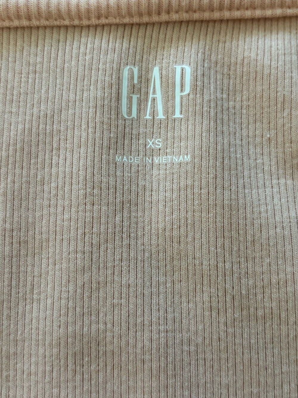 Gap Ribbed Button V-Neck Tee - Picture 6 of 7